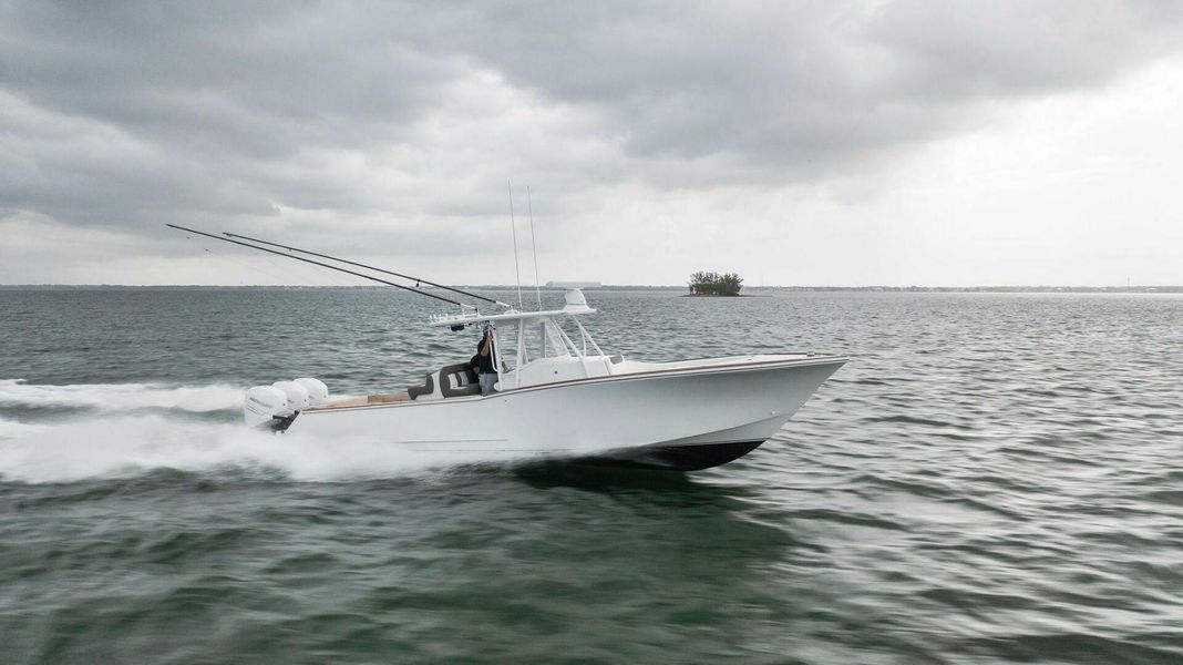 2016 Bonadeo 37 Center Console