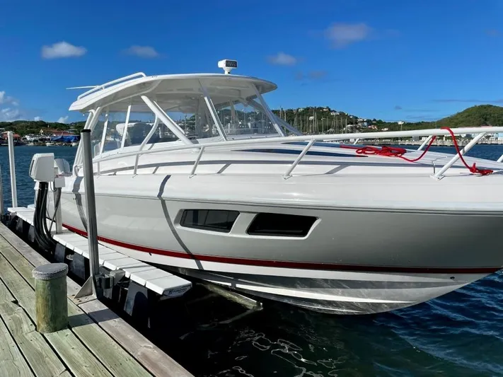 Bottoms Up Yacht Photos Pics 