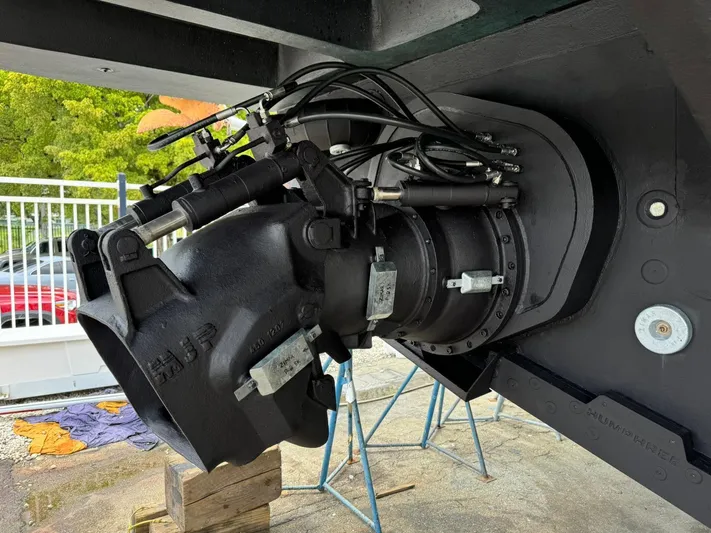 Silver Mama Yacht Photos Pics 