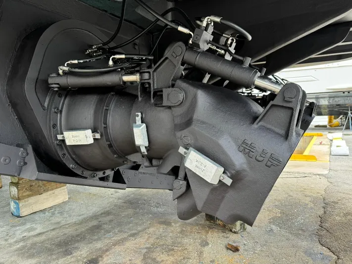 Silver Mama Yacht Photos Pics 