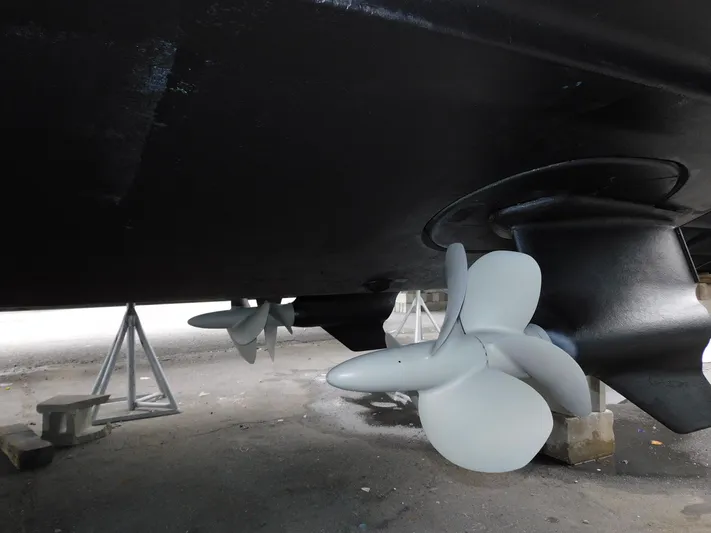 La Famiglia II Yacht Photos Pics 