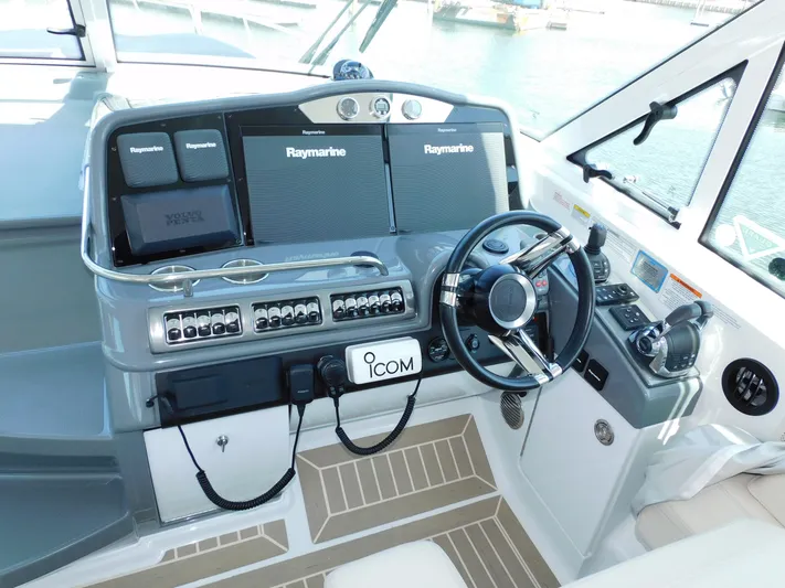 La Famiglia II Yacht Photos Pics 