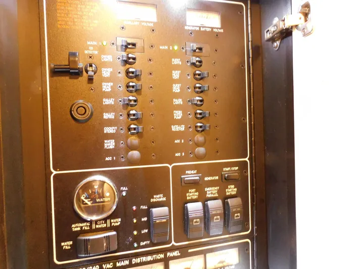 La Famiglia II Yacht Photos Pics 