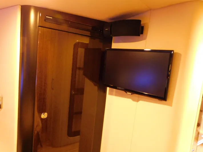 La Famiglia II Yacht Photos Pics 