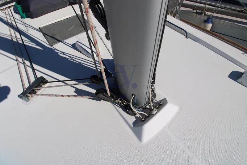 A Yacht Photos Pics Deck view of 2018 Beneteau Oceanis 45 sailboat mast and rigging.