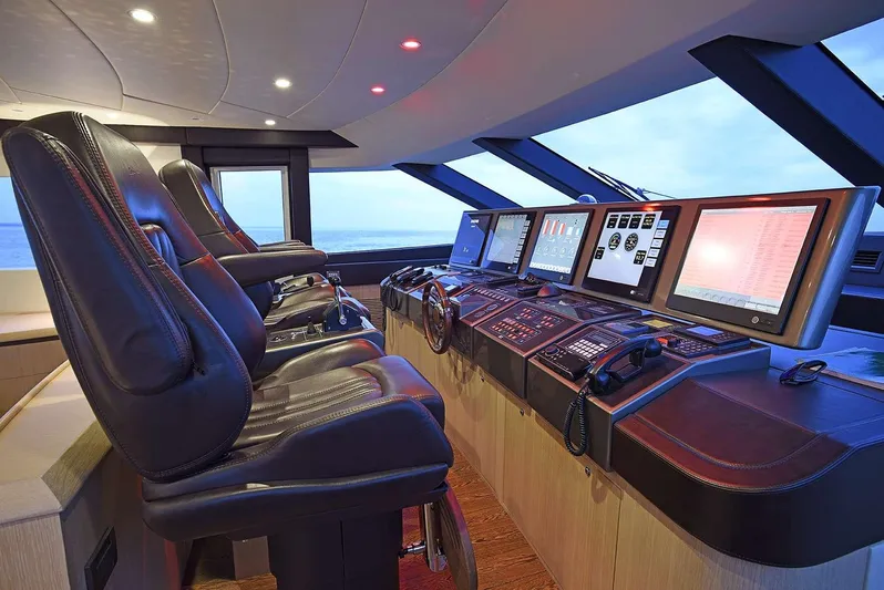 Silver Mama Yacht Photos Pics 