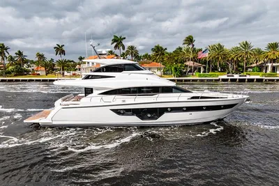 2024 Johnson 70' Skylounge Motor Yacht