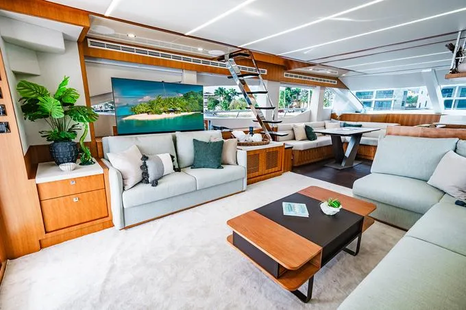 Johnson 70 Skylounge New Yacht Photos Pics Salon to Port