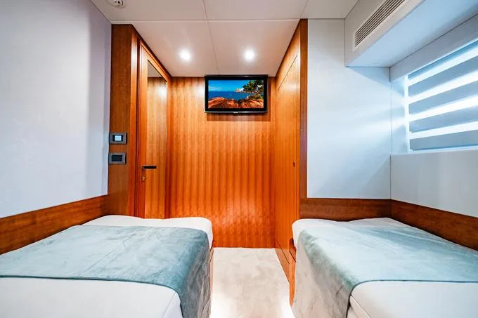 Indigo Yacht Photos Pics Stbd Cabin Looking Forward
