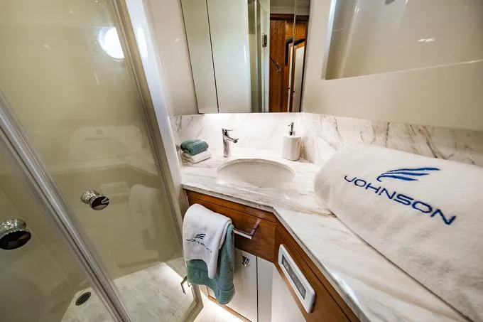 Indigo Yacht Photos Pics Guest Head