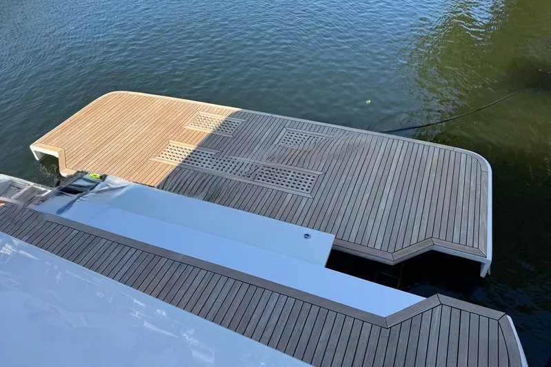 Indigo Yacht Photos Pics Custom articulating step