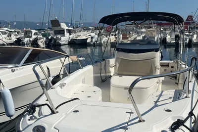 2018 Boston Whaler 270 Dauntless