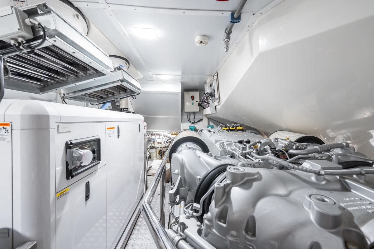 2021 Monte Carlo Yachts 96 