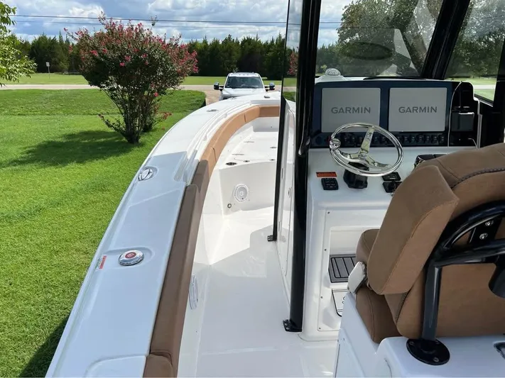  Yacht Photos Pics 2022 Sea Hunt Gamefish 27 boat interior with Garmin navigation, white and tan seating.