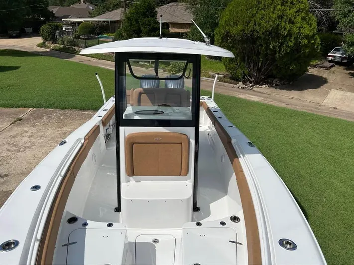  Yacht Photos Pics 2022 Sea Hunt Gamefish 27 boat with center console, parked on a driveway.