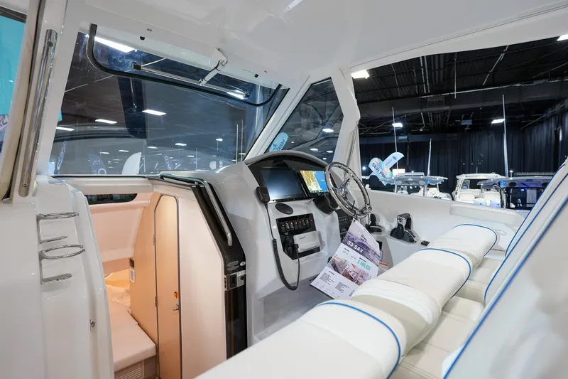 Yacht Photos Pics Interior of 2025 Regal 33 SAV boat, showcasing modern helm and seating.