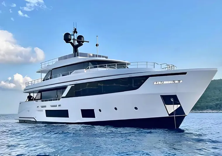  Yacht Photos Pics CUSTOM LINE NAVETTA 30