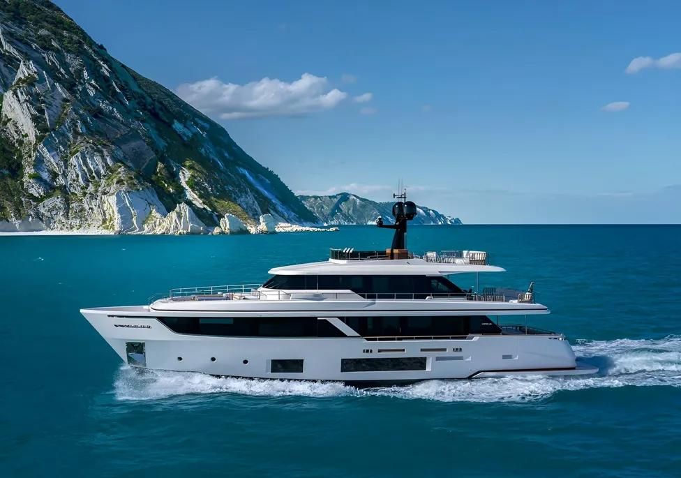 2022 Custom Line 93 