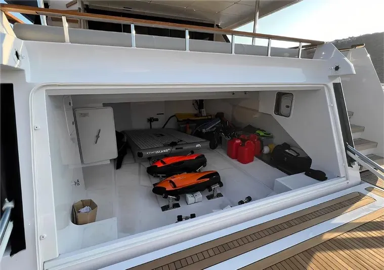  Yacht Photos Pics CUSTOM LINE NAVETTA 30