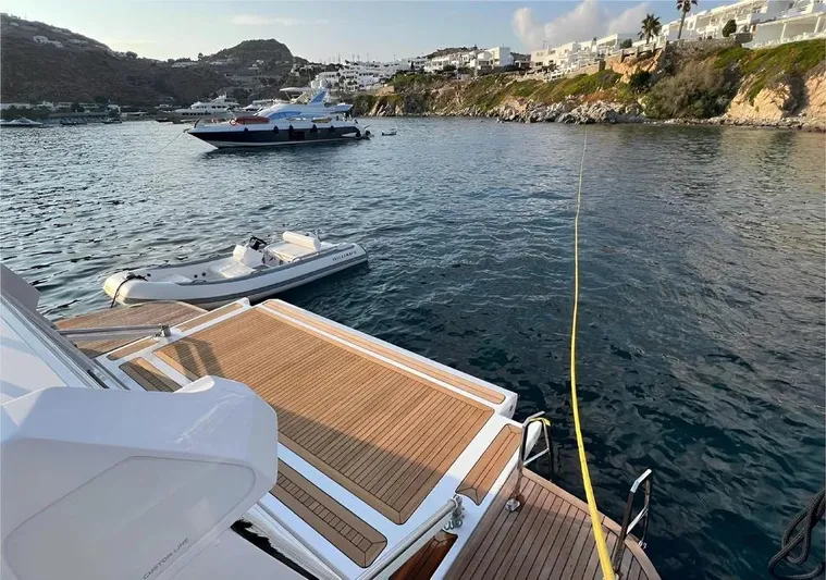  Yacht Photos Pics CUSTOM LINE NAVETTA 30