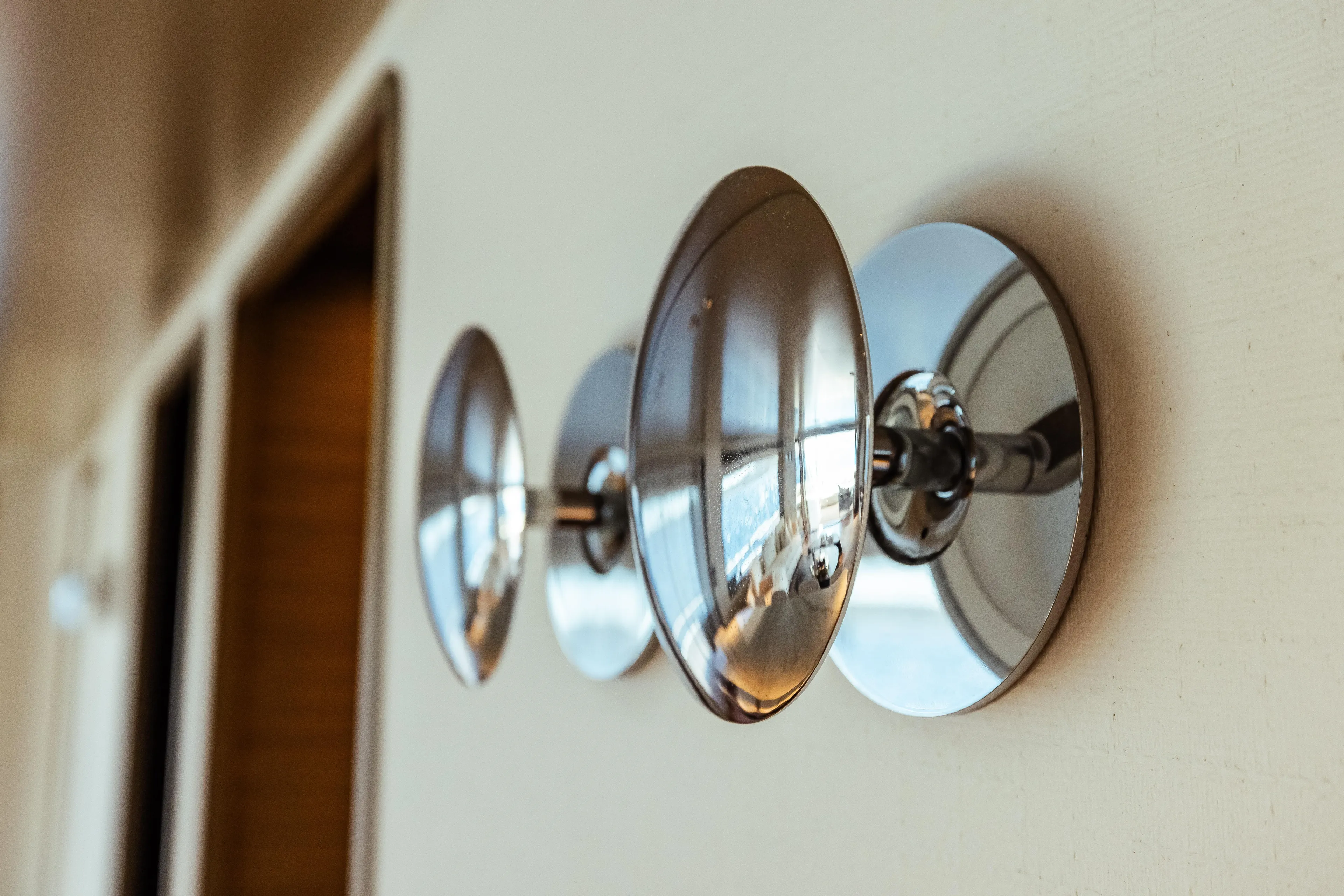 Reflective wall decor on Custom Line Navetta 30 yacht, 2022 model.