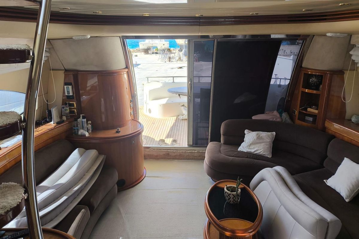 2000 Azimut 68 