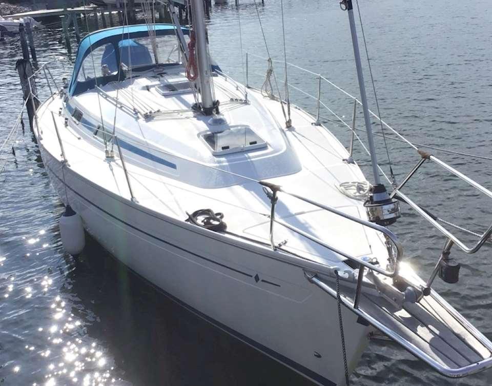 2001 bavaria 37 sailboat