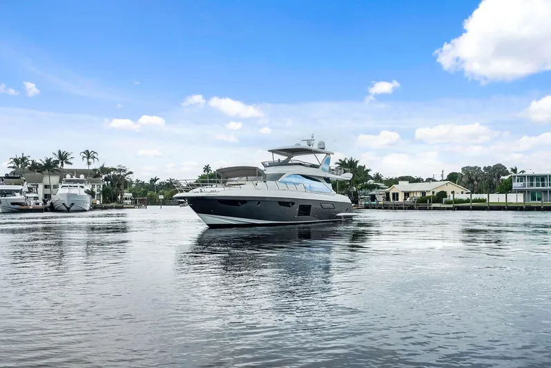 Class Dismissed Yacht Photos Pics 