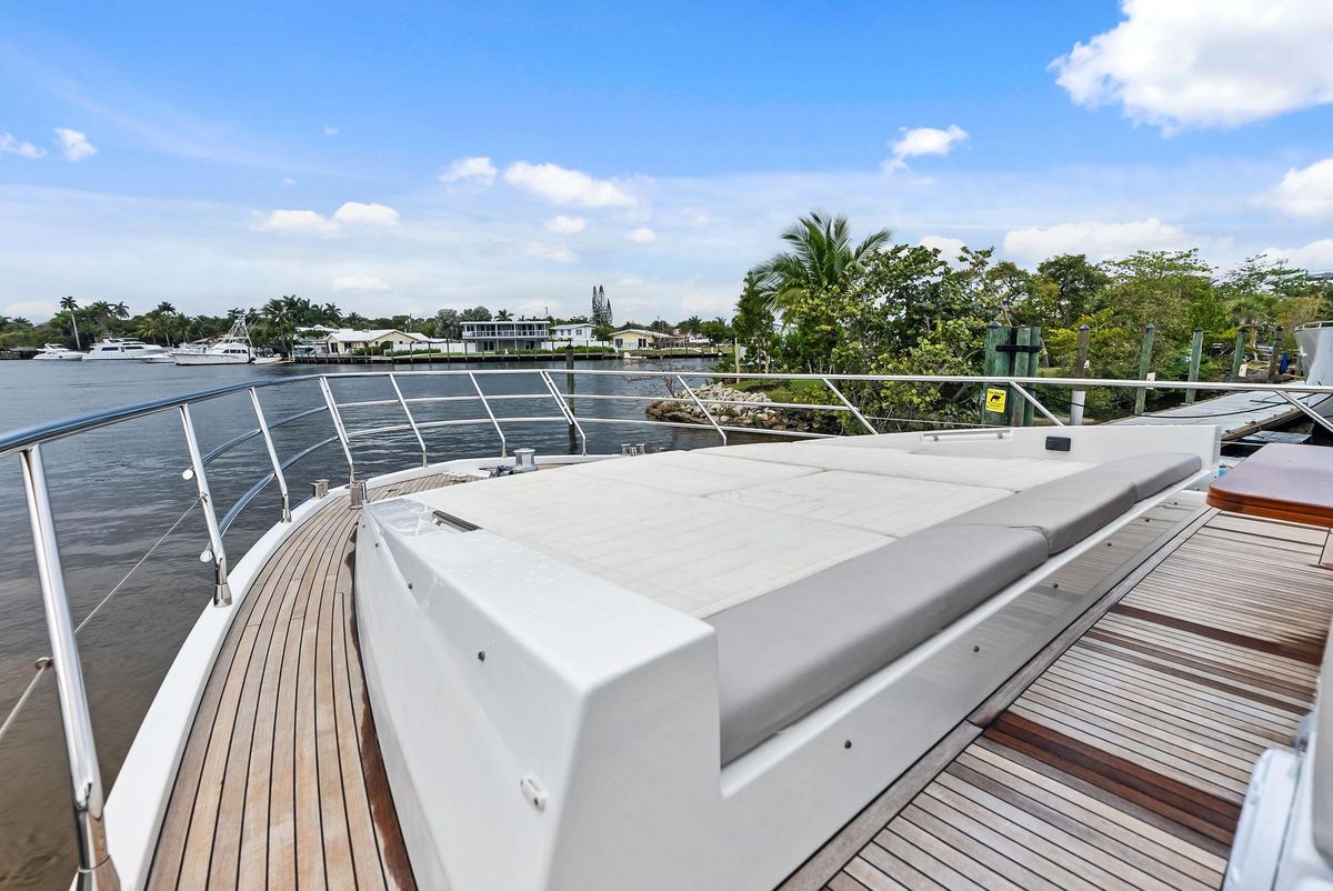 2017 Azimut 72 