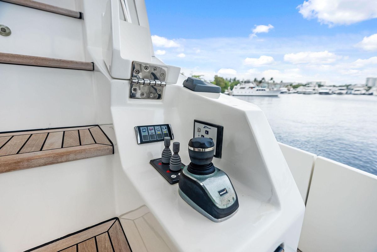 2017 Azimut 72 