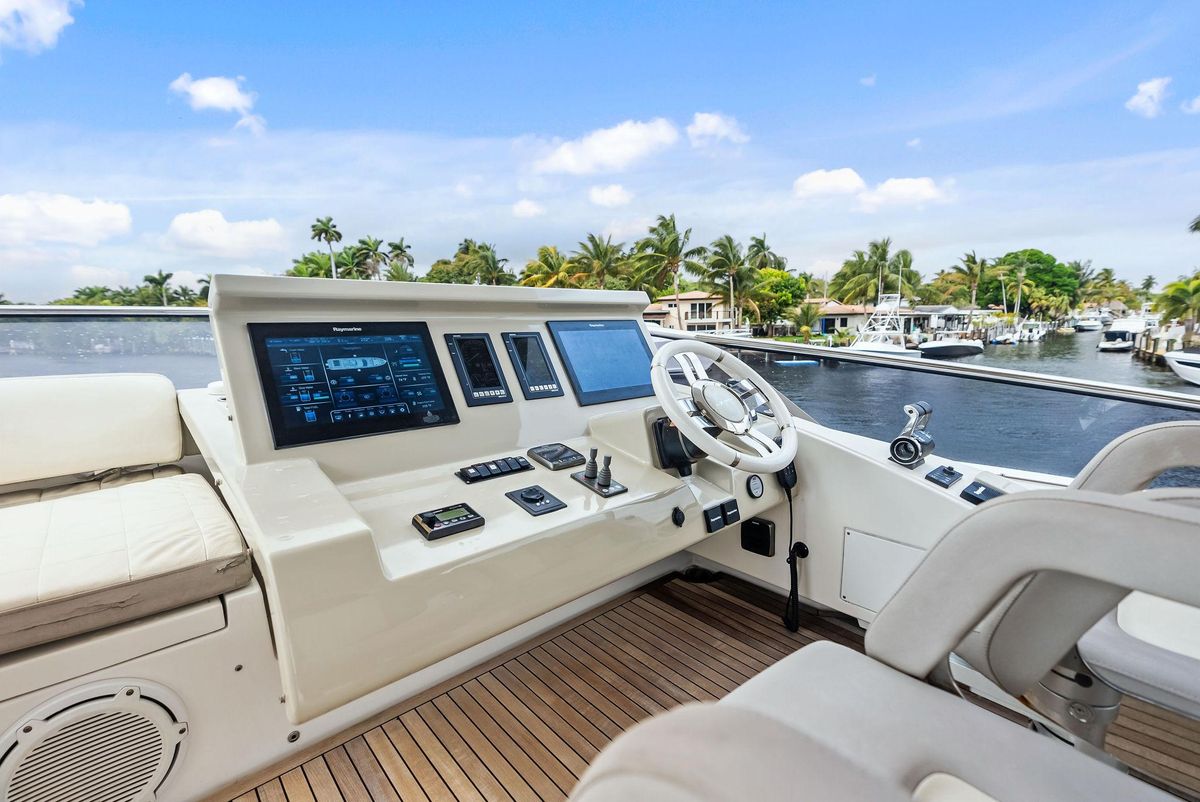 2017 Azimut 72 
