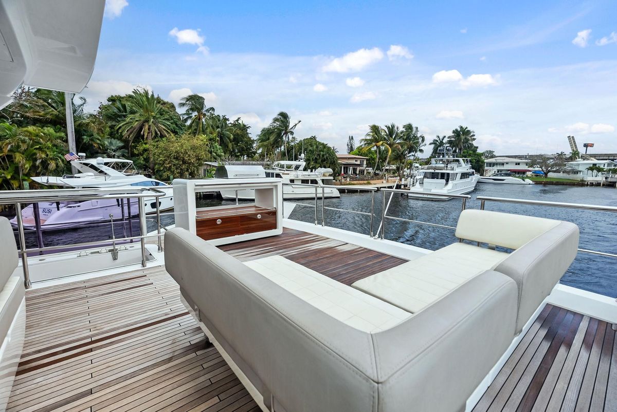 2017 Azimut 72 