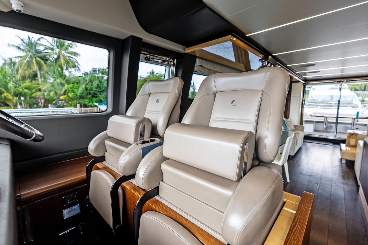 2017 Azimut 72 