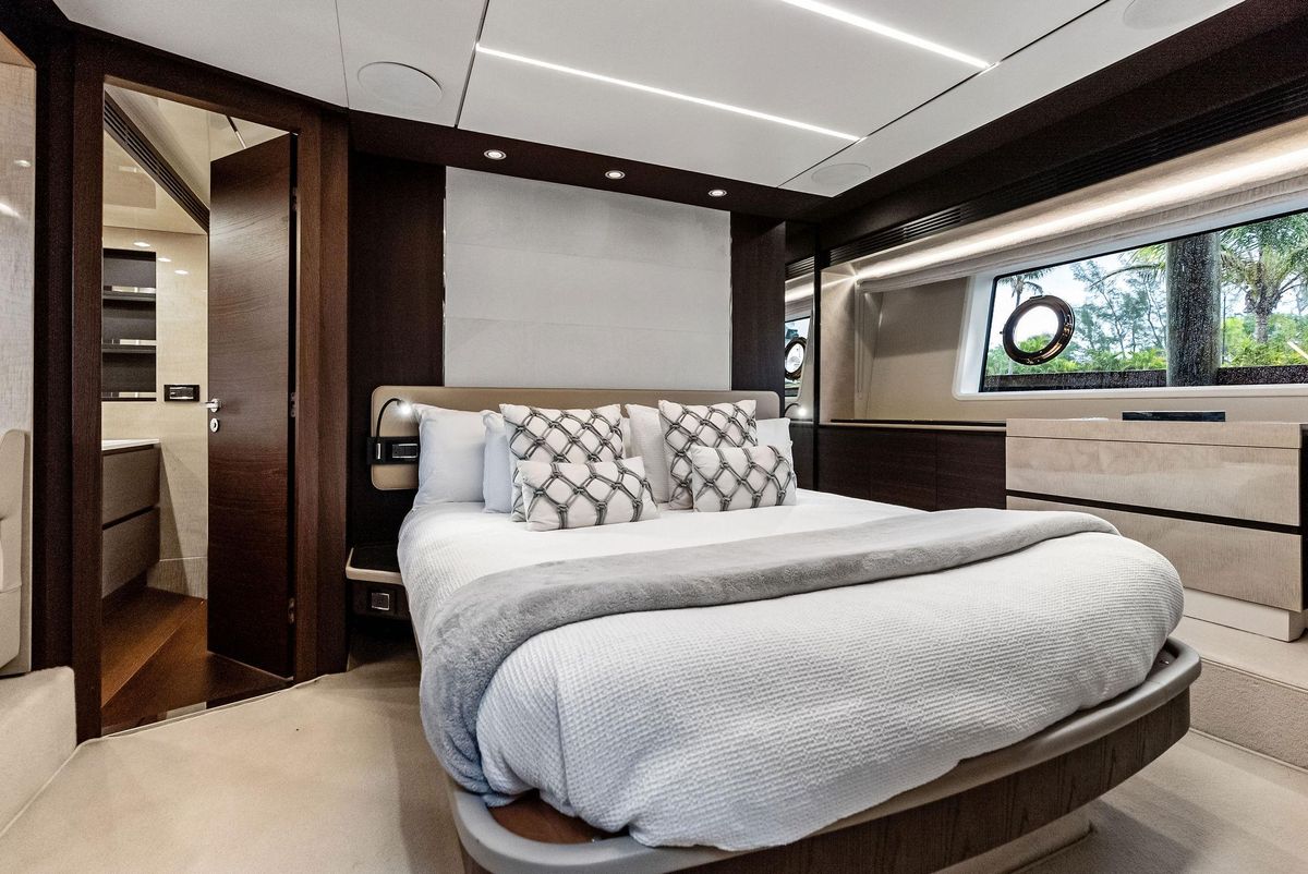 2017 Azimut 72 