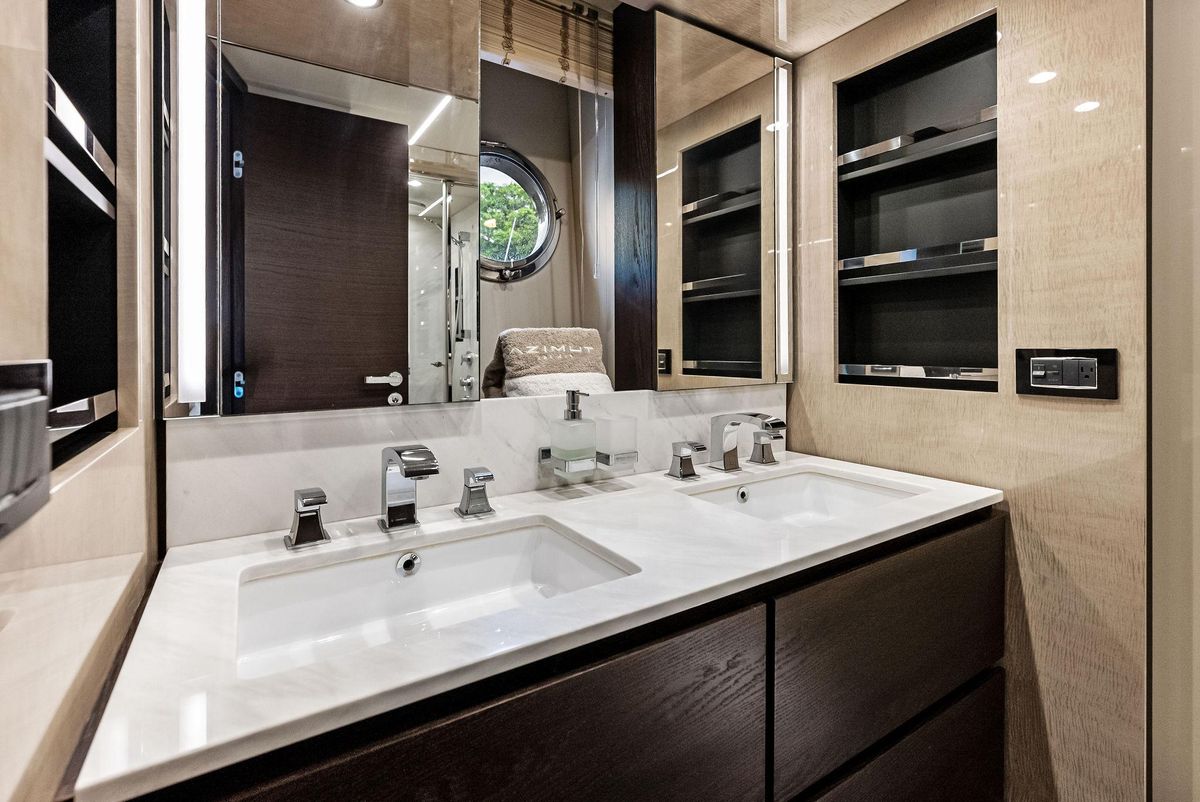 2017 Azimut 72 