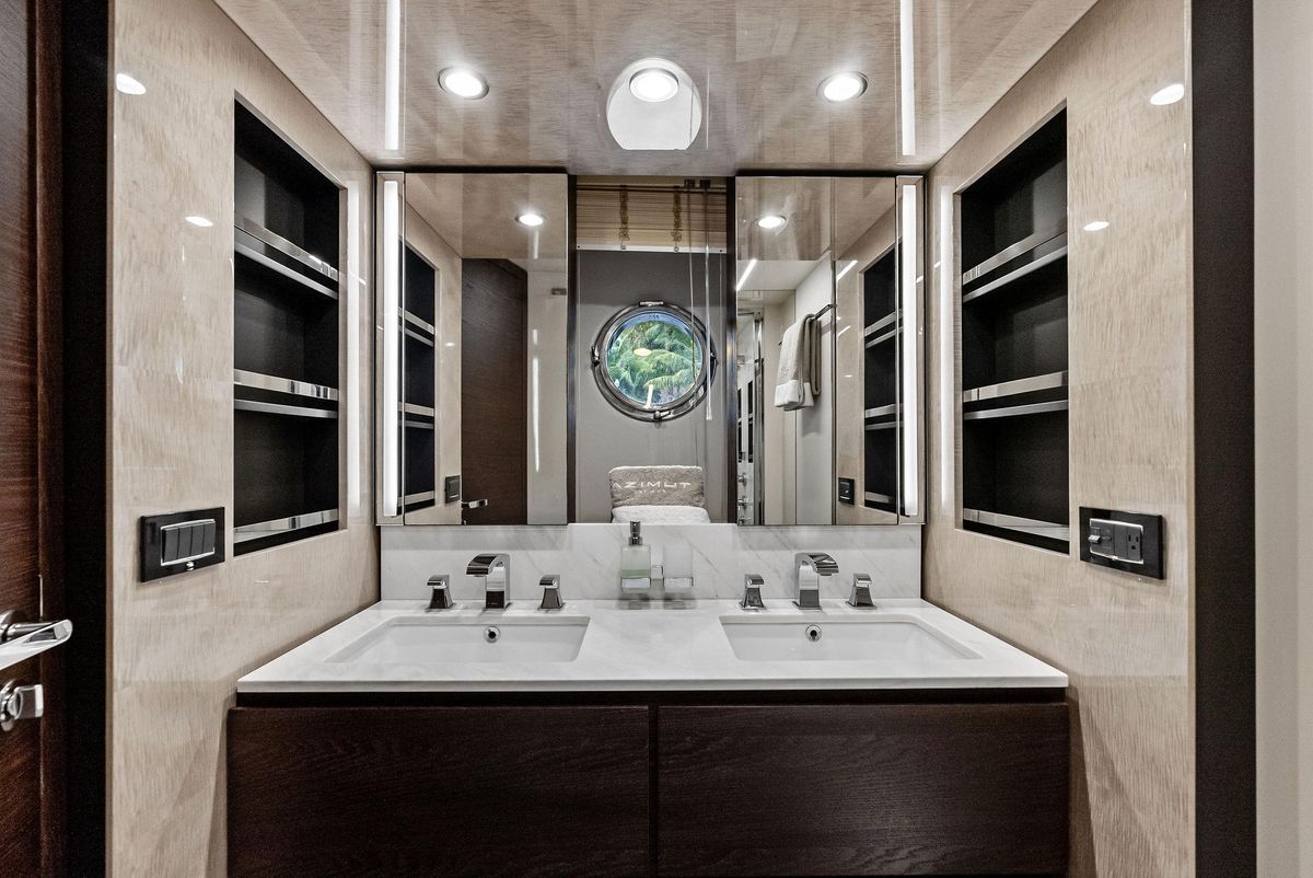 2017 Azimut 72 