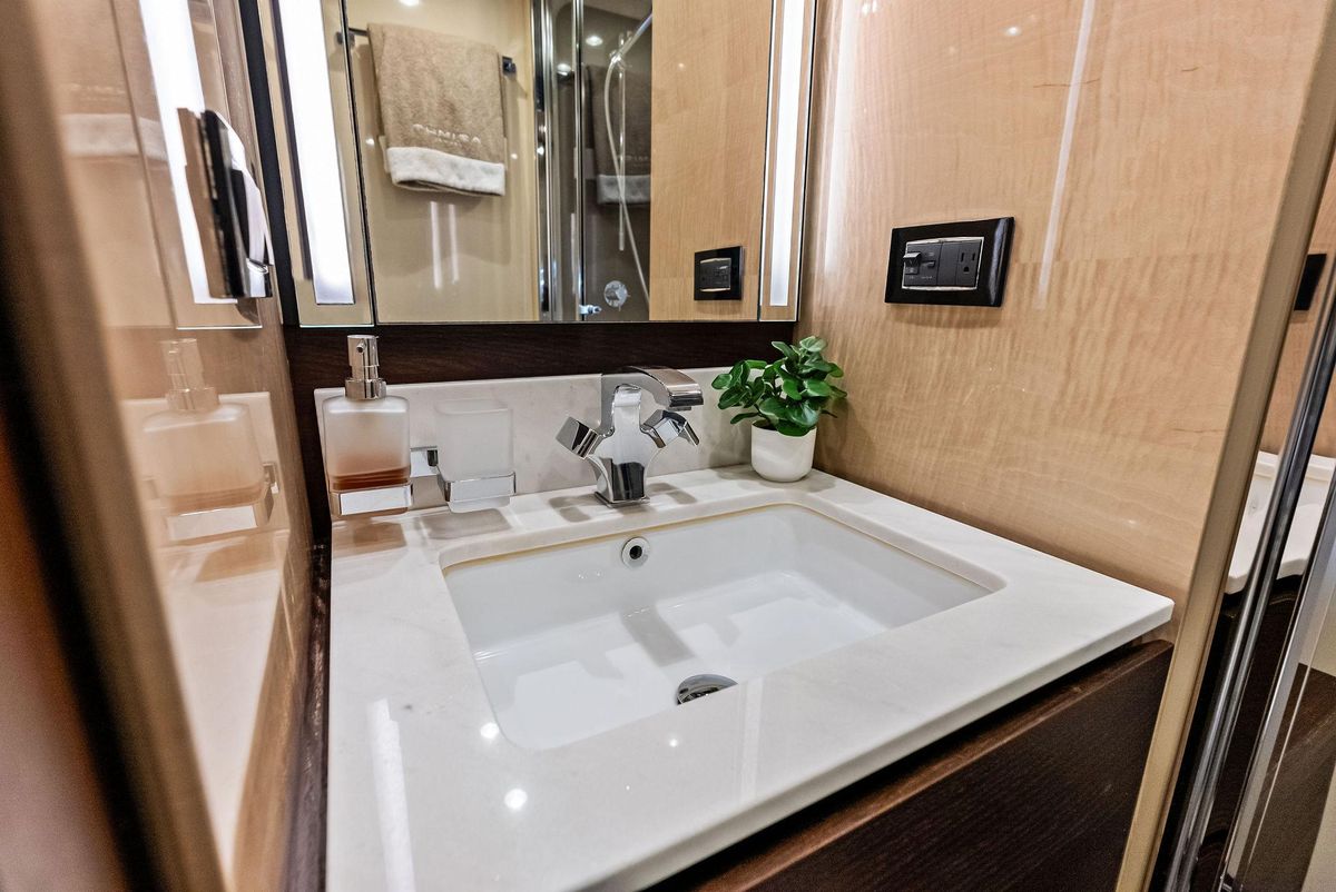 2017 Azimut 72 