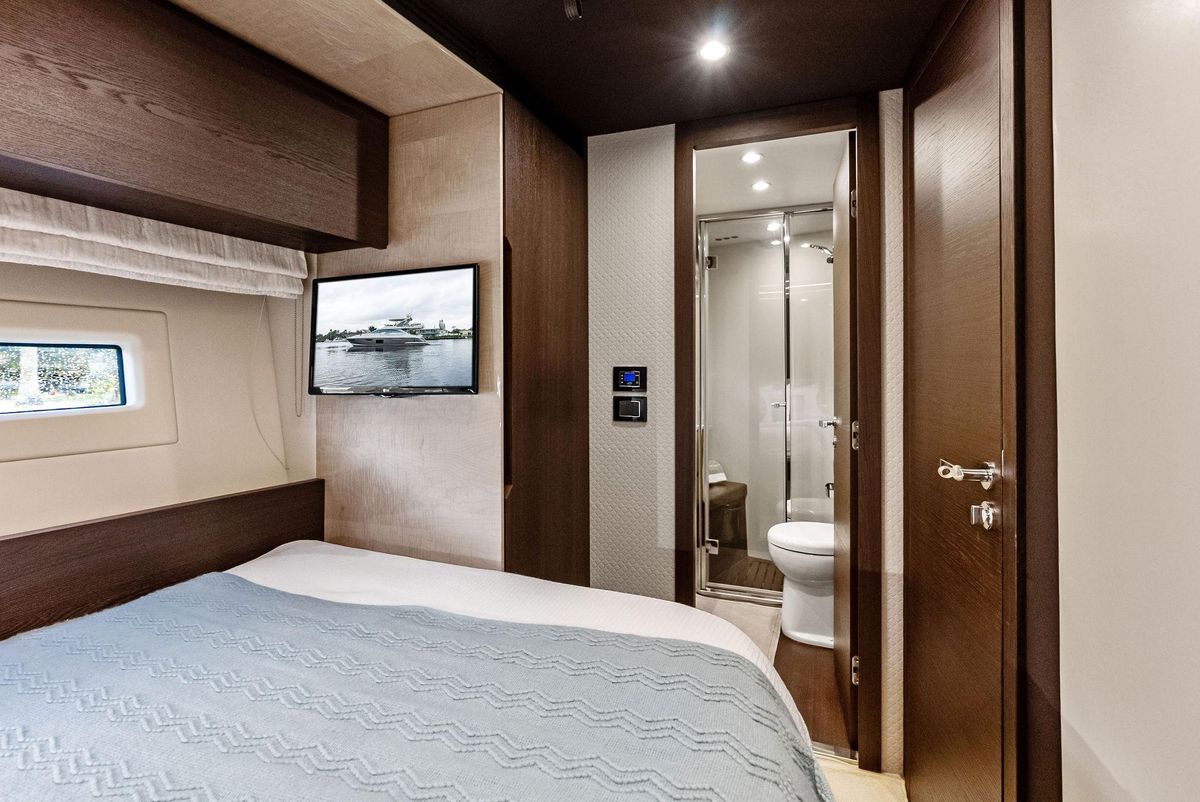 2017 Azimut 72 