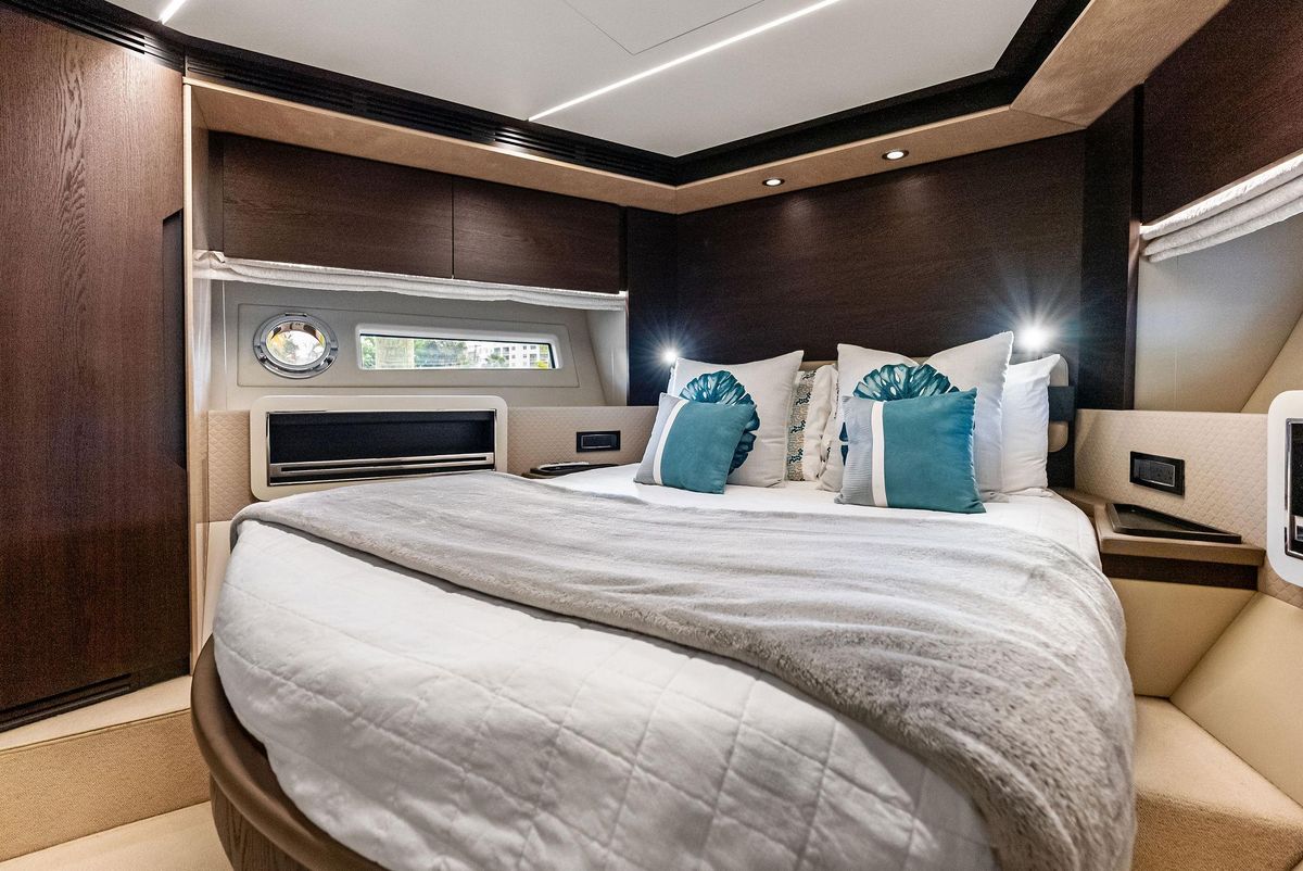 2017 Azimut 72 
