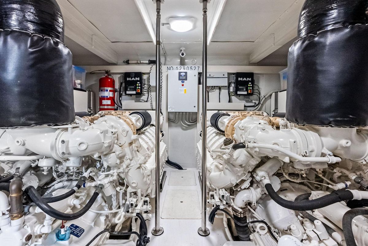 2017 Azimut 72 