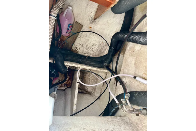 Sosy Yacht Photos Pics Engine compartment of 2006 Beneteau Oceanis Clipper 423 with hoses and maintenance supplies.