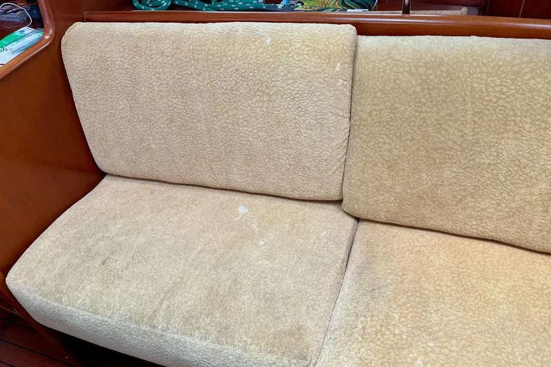 Sosy Yacht Photos Pics Beige cushioned seating inside a 2006 Beneteau Oceanis Clipper 423 yacht.