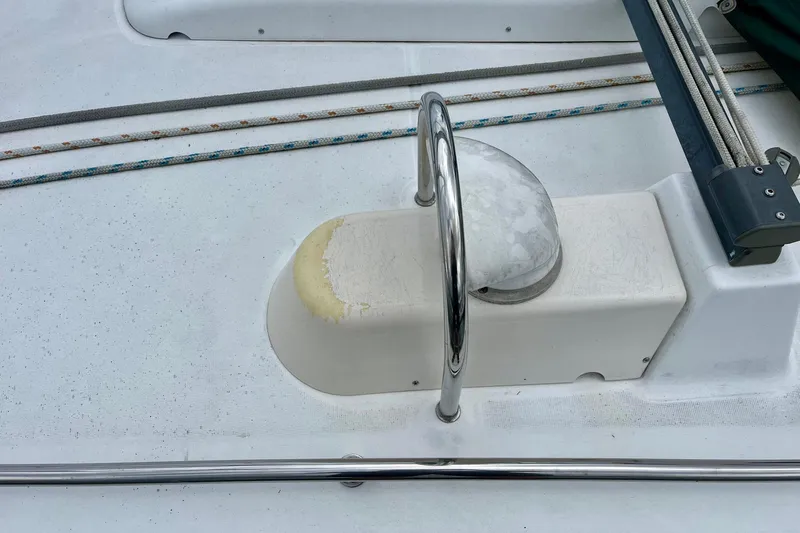 Sosy Yacht Photos Pics Deck detail of a 2006 Beneteau Oceanis Clipper 423 sailboat with metal railing and ropes.