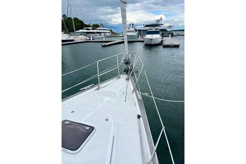 Sosy Yacht Photos Pics Beneteau Oceanis Clipper 423 sailboat docked at marina, 2005 model, calm waters, overcast sky.