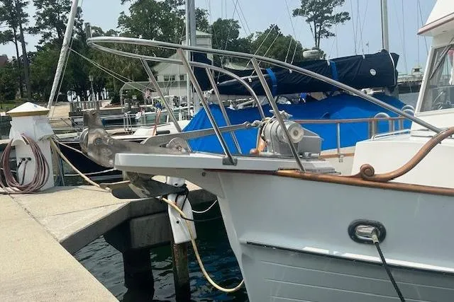  Yacht Photos Pics Teak Covered Fiberglass Bow Pulpit