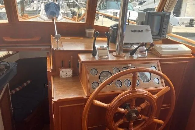  Yacht Photos Pics Lower Helm and Forward Cabin Access