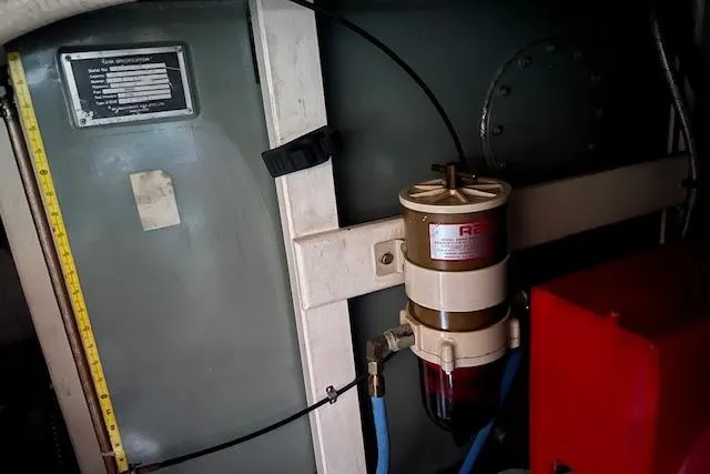  Yacht Photos Pics Saddle Style Fuel Tanks