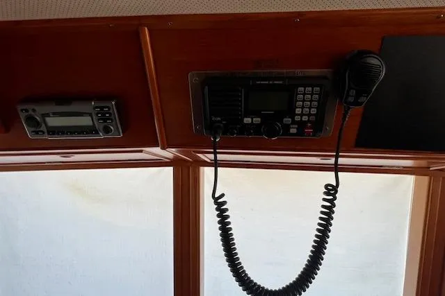  Yacht Photos Pics VHF Radio and Stereo