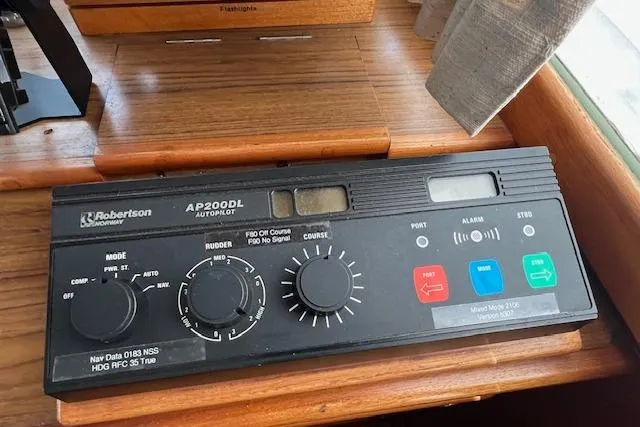  Yacht Photos Pics Robertson Autopilot