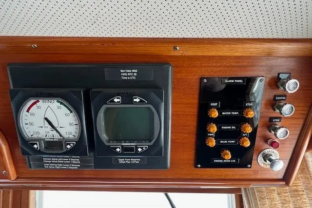  Yacht Photos Pics Overhead Controls and Electronics